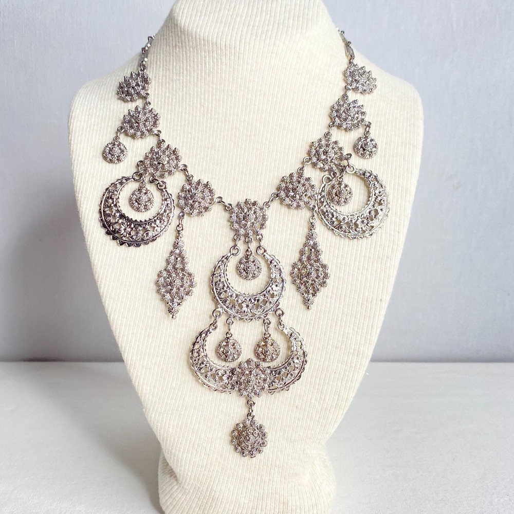 💎Ornate Bib Necklace Silver Tone Pewter Articulated Rangoli Flower Designs